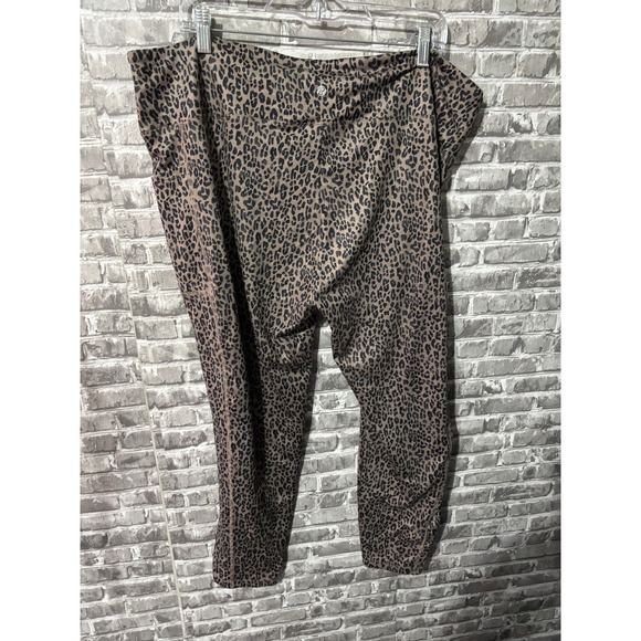 Leopard Workout Legging - Picture 2 of 4